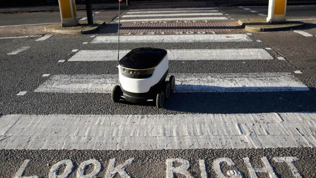 Portada de: Las calles de Europa serán recorridas por los robots de reparto