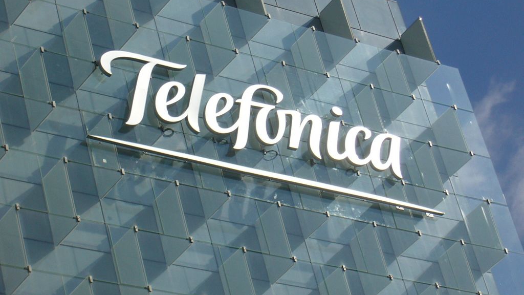 Portada de: Más clientes de fibra y menos de ADSL tiene telefónica