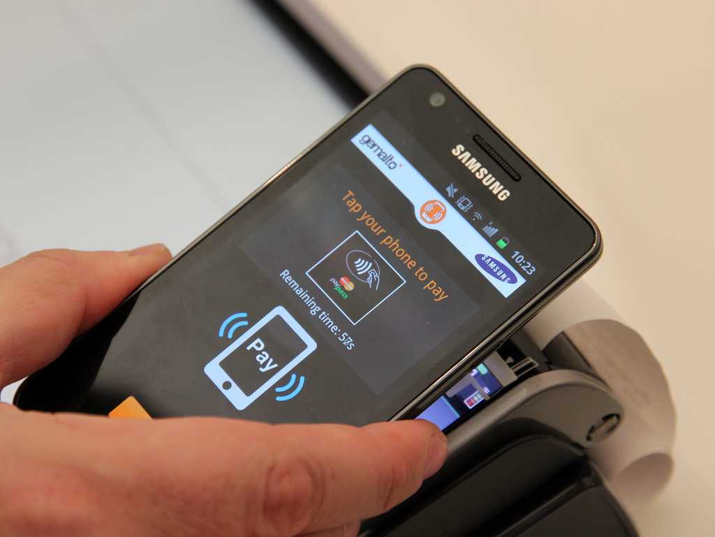 Portada de: Sólo 5% de los españoles usa el móvil para pagar