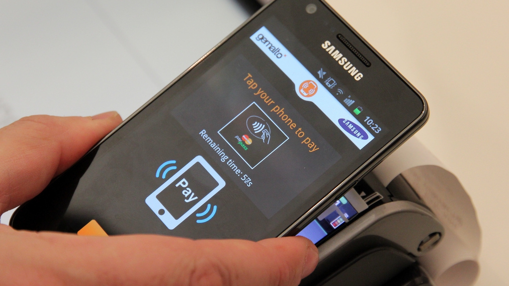 Portada de: Samsung Pay y Apple Pay: conoce más sobre esta nueva forma de pagar con el móvil en España