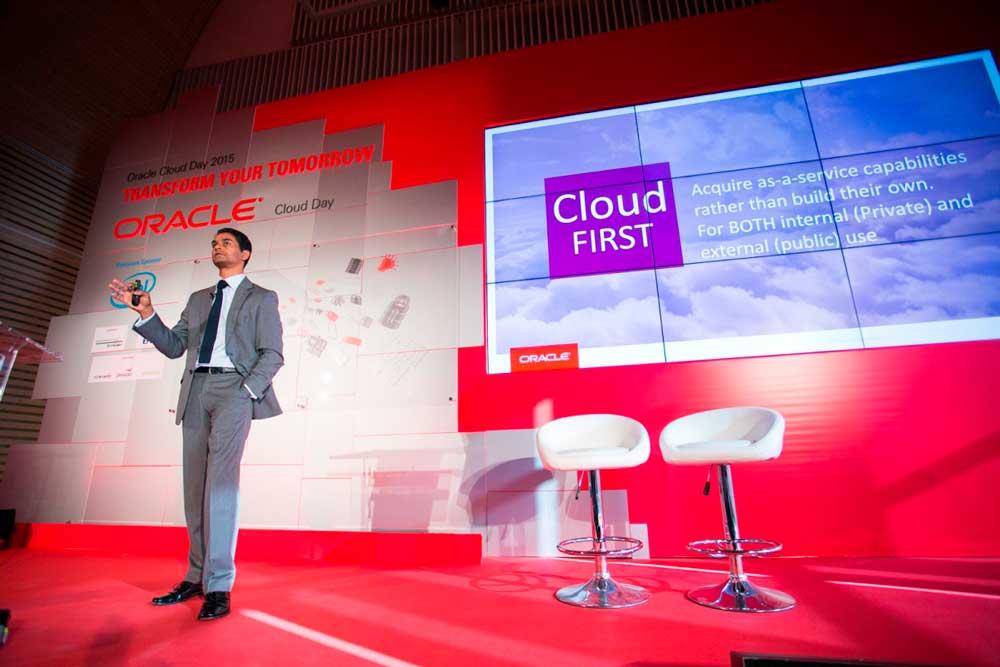 Portada de: Pronto serán irrelevantes quienes no se digitalicen, afirma director de Oracle